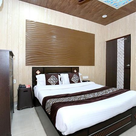 Oyo 8105 Royale Guest House ルディヤーナー エクステリア 写真