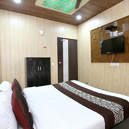 Oyo 8105 Royale Guest House ルディヤーナー エクステリア 写真