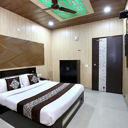 Oyo 8105 Royale Guest House ルディヤーナー エクステリア 写真