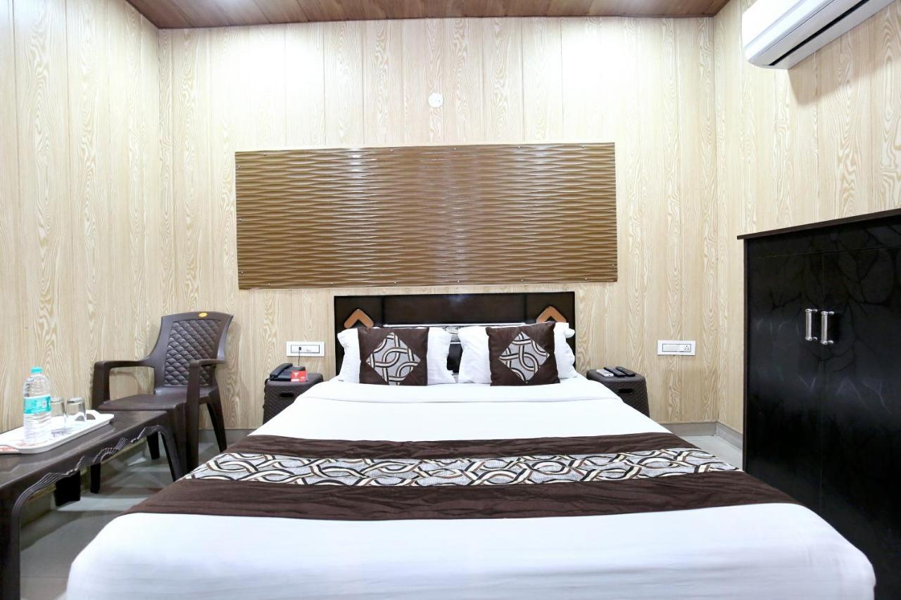 Oyo 8105 Royale Guest House ルディヤーナー エクステリア 写真
