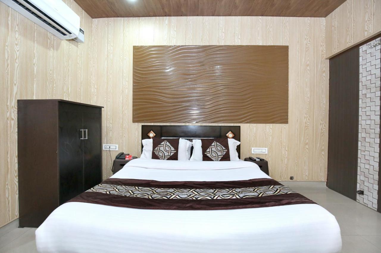 Oyo 8105 Royale Guest House ルディヤーナー エクステリア 写真