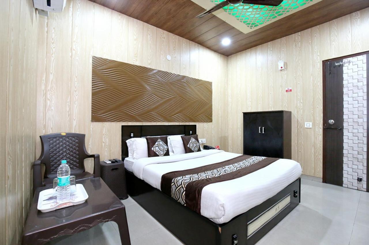 Oyo 8105 Royale Guest House ルディヤーナー エクステリア 写真