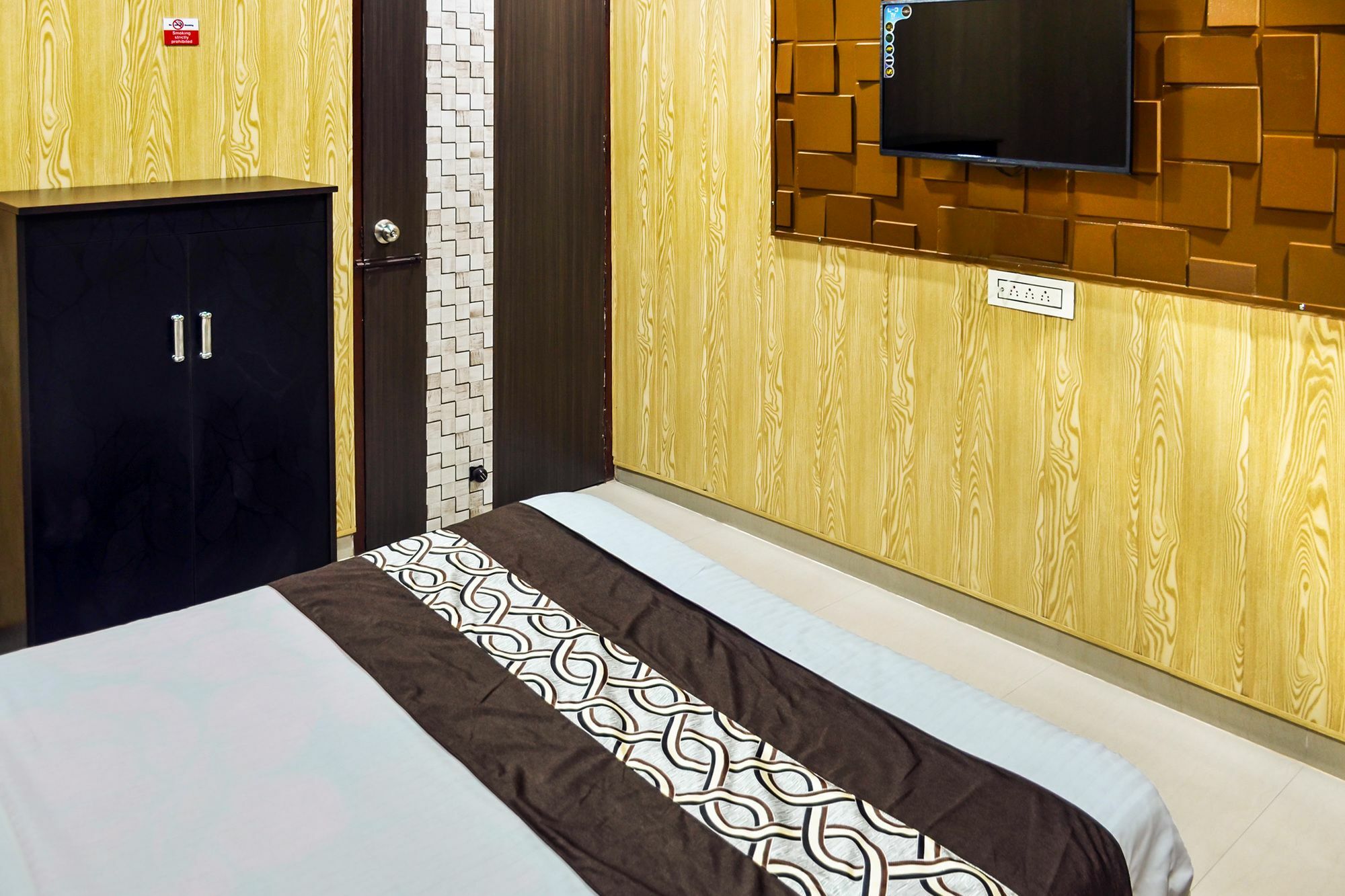 Oyo 8105 Royale Guest House ルディヤーナー エクステリア 写真